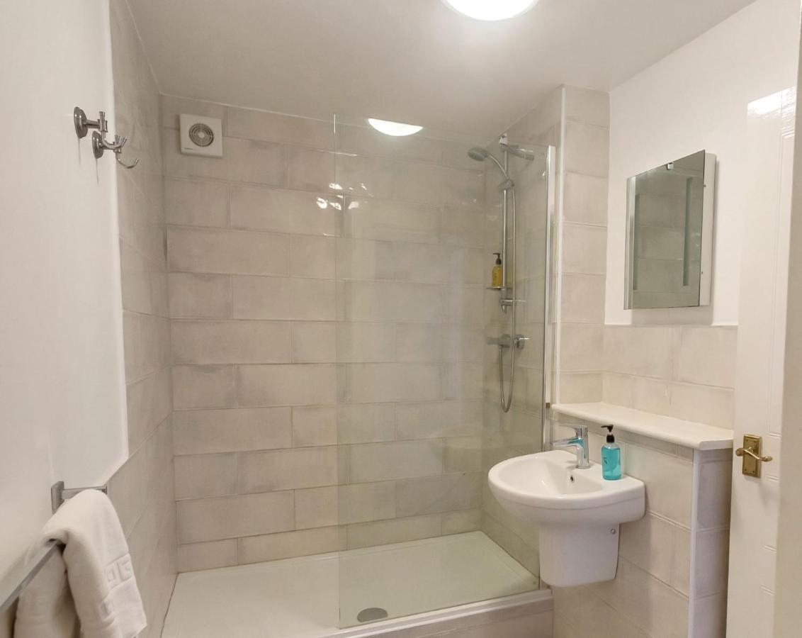 Montpellier Villa Cheltenham Bagian luar foto